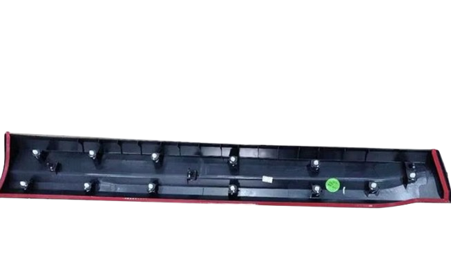 Moldura Inferior Puerta Delantera Derecha Geely Coolray